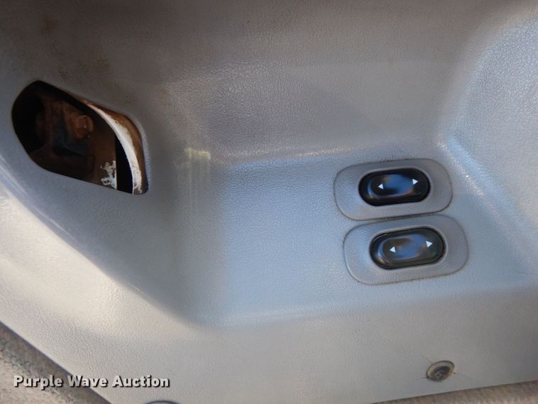 image for item KU9748 1998 Ford LT9522 truck cab and chassis