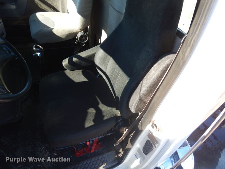 image for item KU9748 1998 Ford LT9522 truck cab and chassis