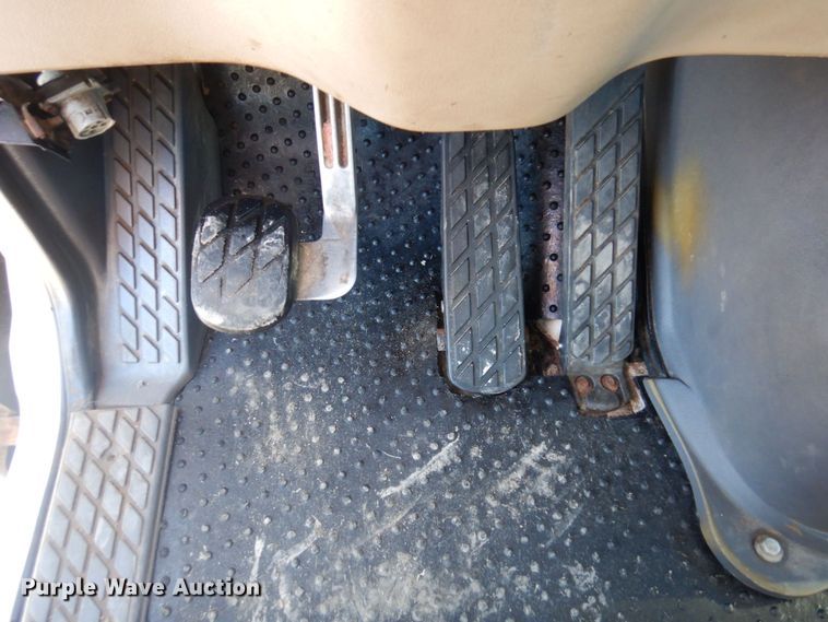 image for item KU9748 1998 Ford LT9522 truck cab and chassis