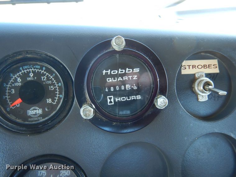 image for item KU9748 1998 Ford LT9522 truck cab and chassis