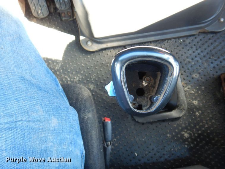 image for item KU9748 1998 Ford LT9522 truck cab and chassis