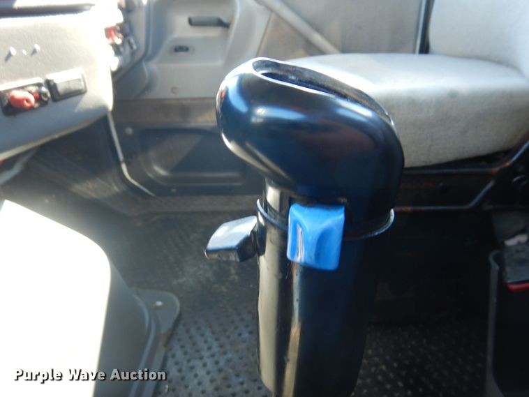 image for item KU9748 1998 Ford LT9522 truck cab and chassis