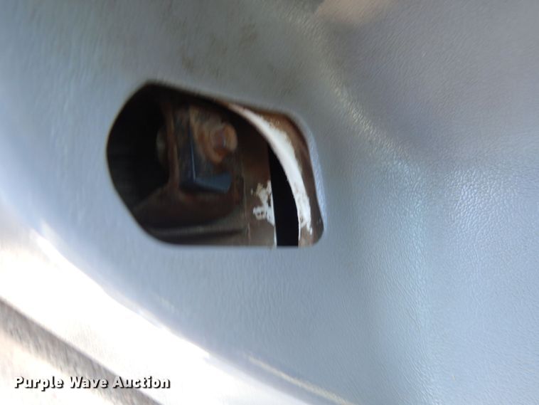 image for item KU9748 1998 Ford LT9522 truck cab and chassis