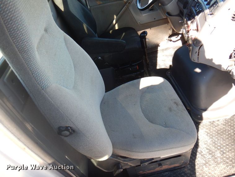 image for item KU9748 1998 Ford LT9522 truck cab and chassis