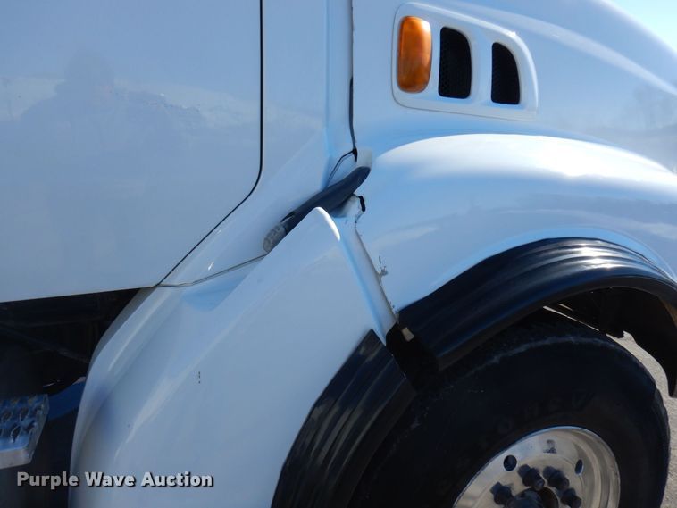 image for item KU9748 1998 Ford LT9522 truck cab and chassis