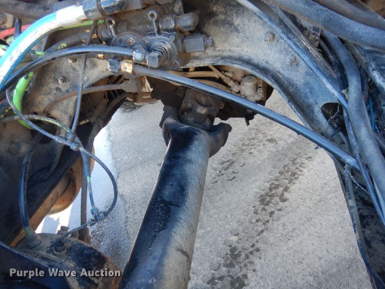 image for item KU9748 1998 Ford LT9522 truck cab and chassis