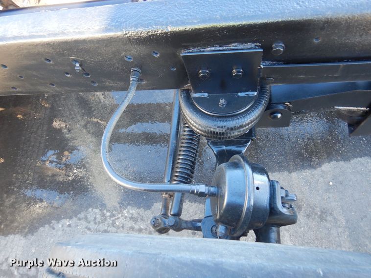 image for item KU9748 1998 Ford LT9522 truck cab and chassis