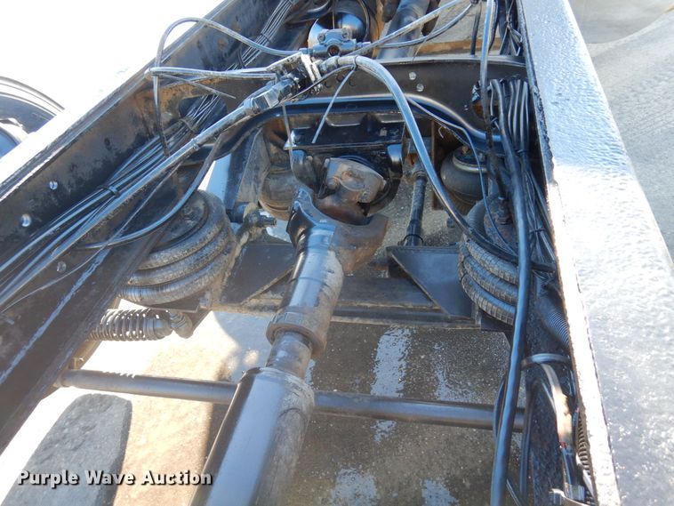 image for item KU9748 1998 Ford LT9522 truck cab and chassis