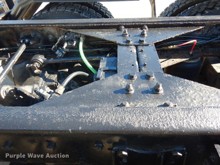 image for item KU9748 1998 Ford LT9522 truck cab and chassis