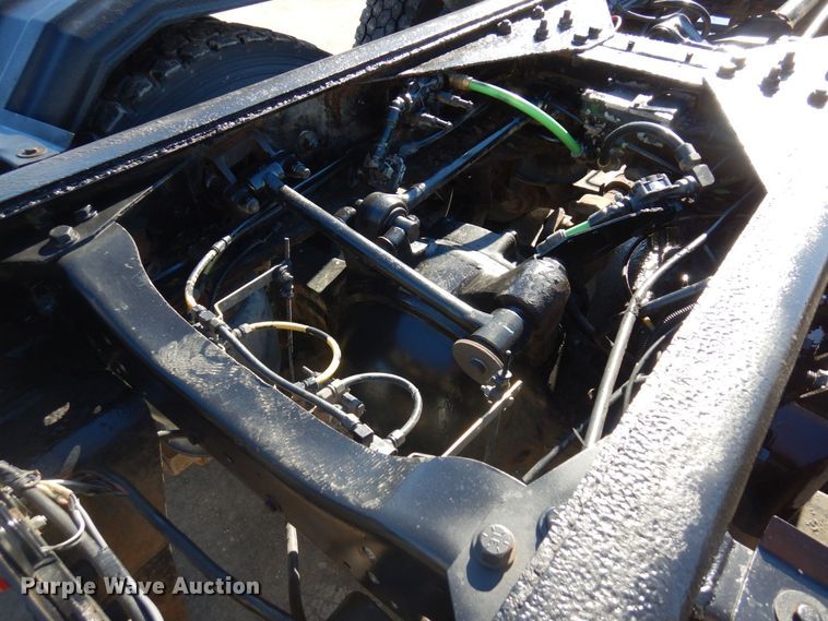 image for item KU9748 1998 Ford LT9522 truck cab and chassis