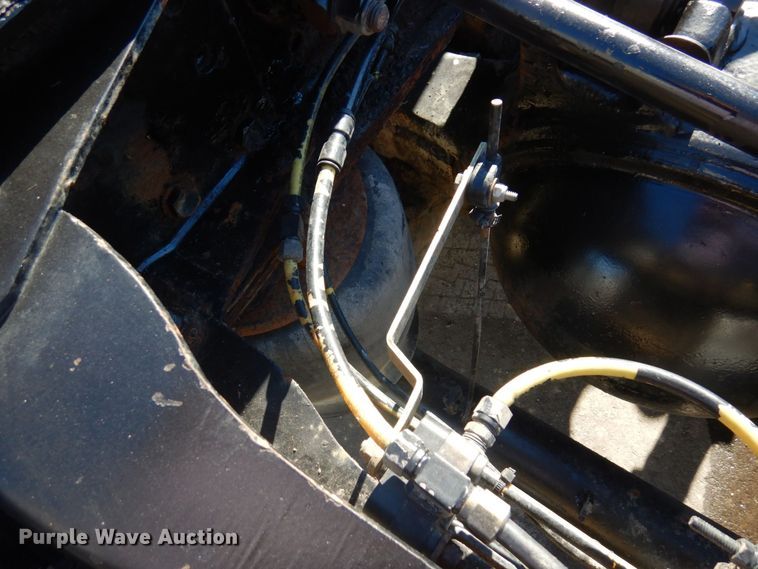 image for item KU9748 1998 Ford LT9522 truck cab and chassis