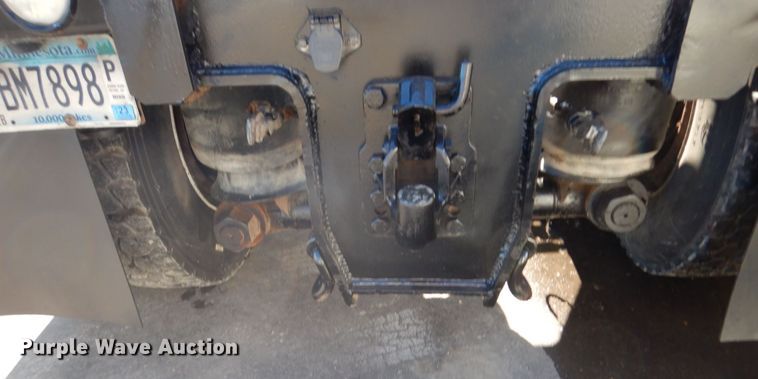 image for item KU9748 1998 Ford LT9522 truck cab and chassis