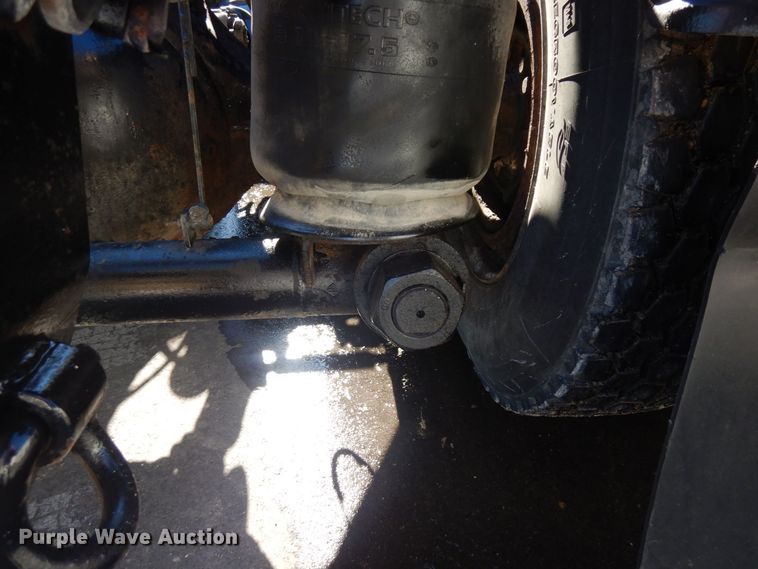 image for item KU9748 1998 Ford LT9522 truck cab and chassis