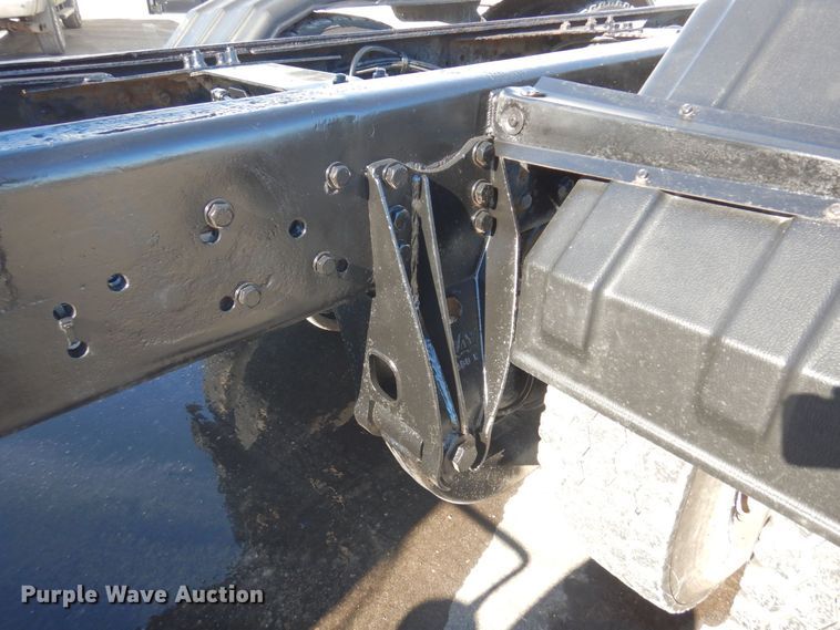 image for item KU9748 1998 Ford LT9522 truck cab and chassis