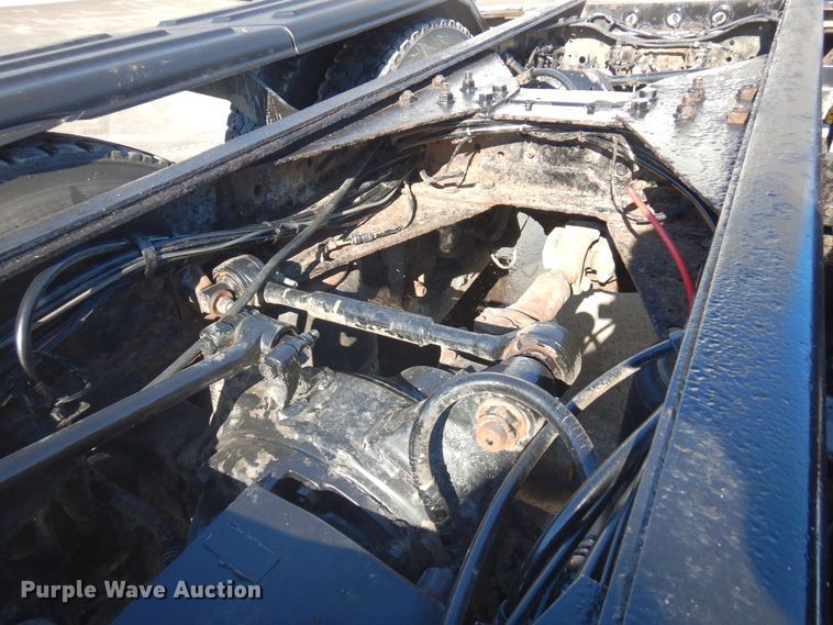 image for item KU9748 1998 Ford LT9522 truck cab and chassis