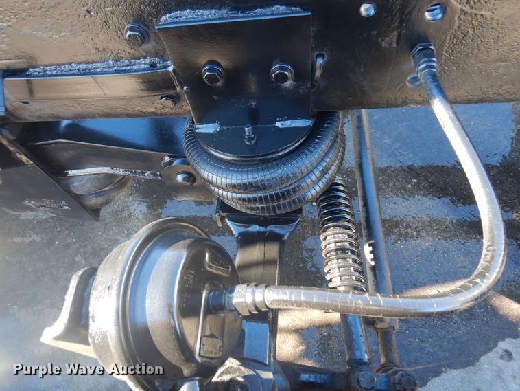 image for item KU9748 1998 Ford LT9522 truck cab and chassis