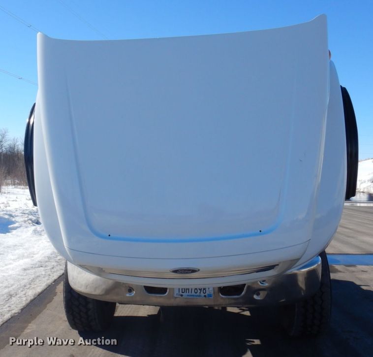 image for item KU9748 1998 Ford LT9522 truck cab and chassis