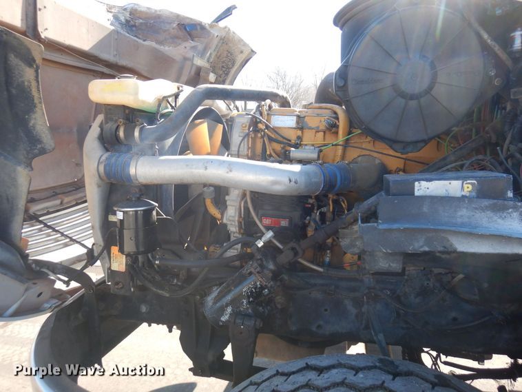 image for item KU9748 1998 Ford LT9522 truck cab and chassis