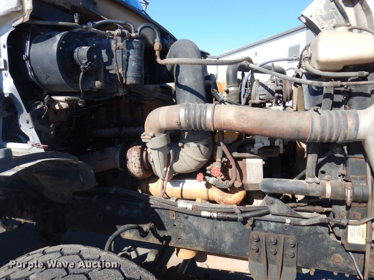 image for item KU9748 1998 Ford LT9522 truck cab and chassis