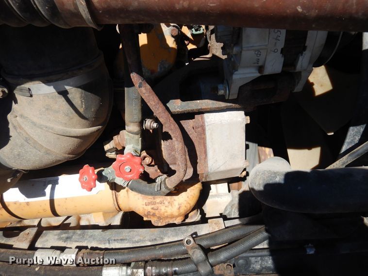 image for item KU9748 1998 Ford LT9522 truck cab and chassis