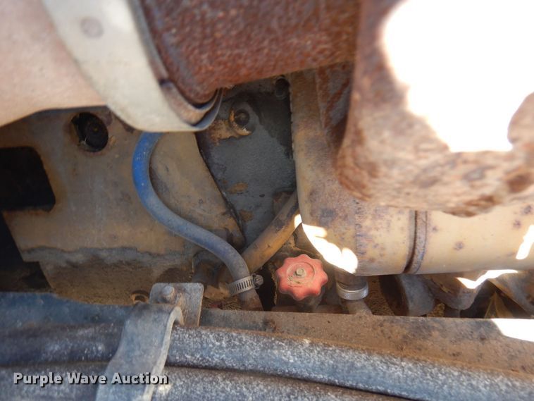 image for item KU9748 1998 Ford LT9522 truck cab and chassis