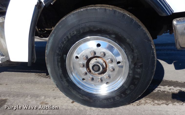 image for item KU9748 1998 Ford LT9522 truck cab and chassis