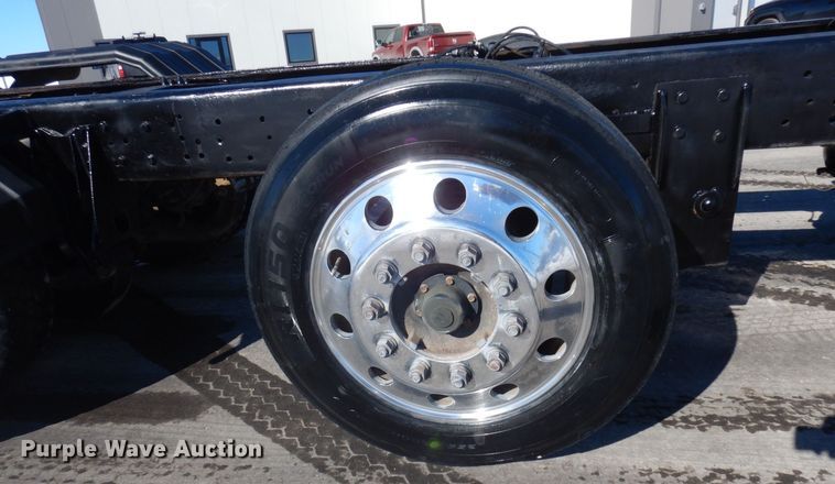 image for item KU9748 1998 Ford LT9522 truck cab and chassis