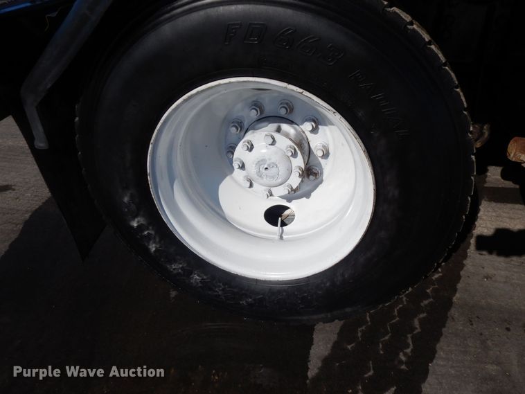 image for item KU9748 1998 Ford LT9522 truck cab and chassis