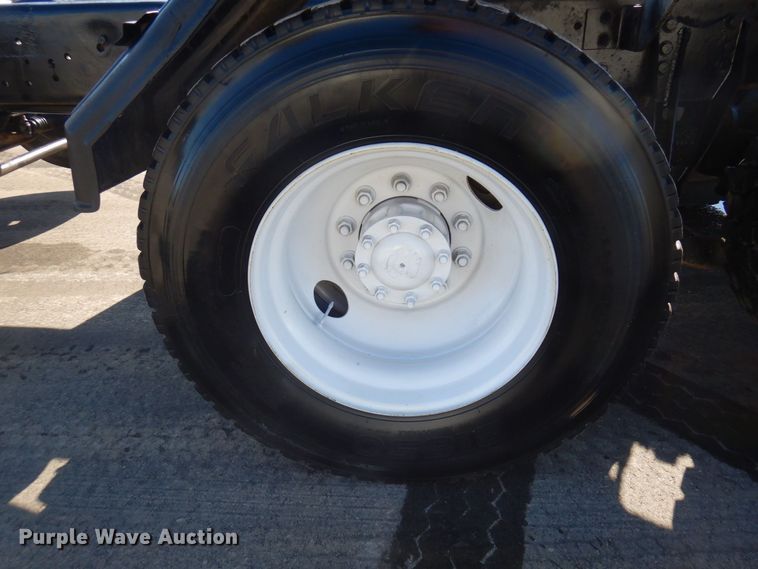 image for item KU9748 1998 Ford LT9522 truck cab and chassis