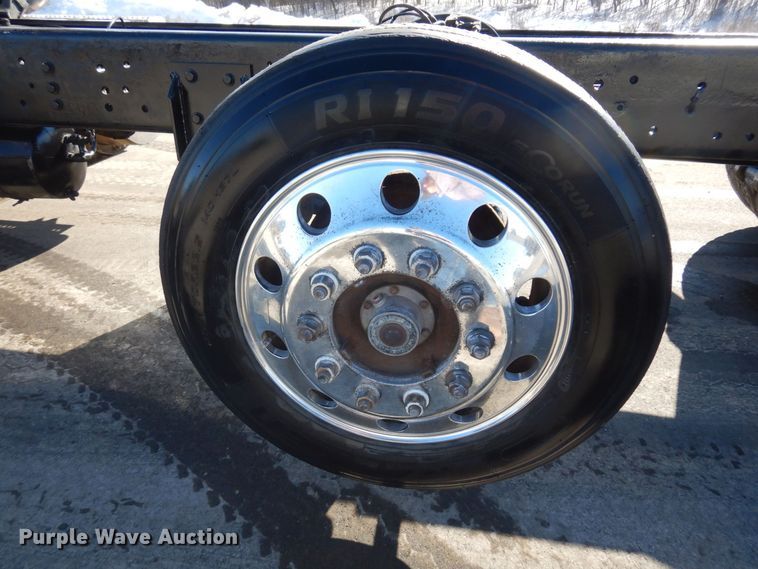 image for item KU9748 1998 Ford LT9522 truck cab and chassis