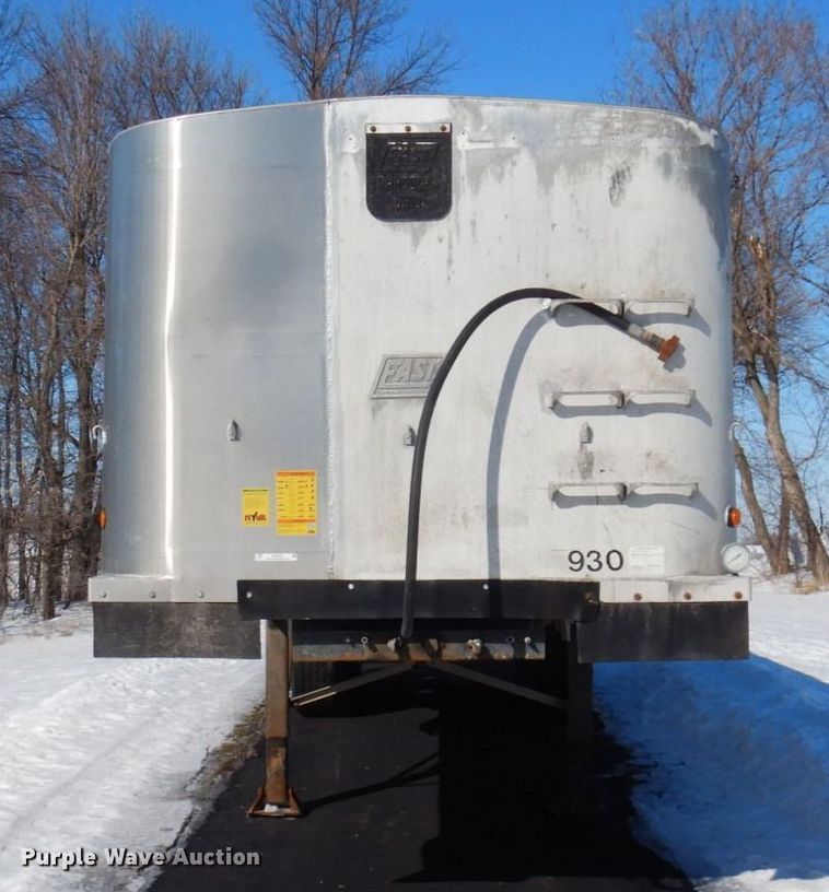 image for item KU9763 1999 East  end dump trailer