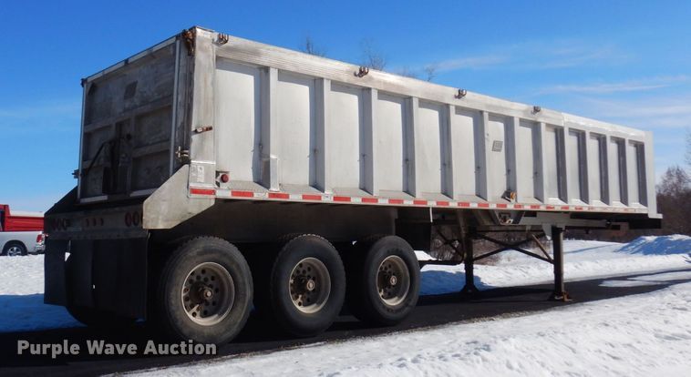 image for item KU9763 1999 East  end dump trailer