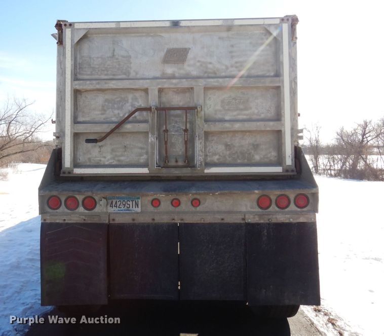 image for item KU9763 1999 East  end dump trailer
