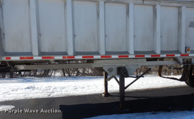 image for item KU9763 1999 East  end dump trailer