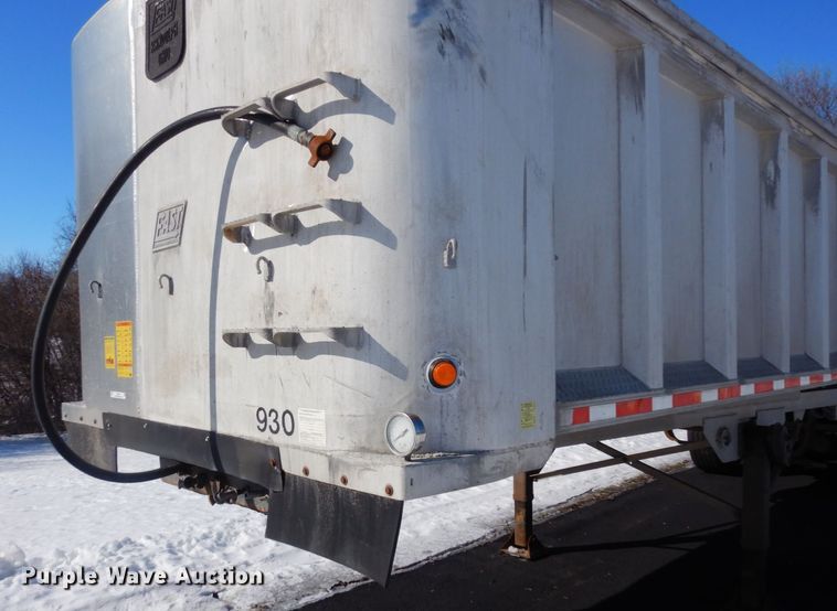 image for item KU9763 1999 East  end dump trailer