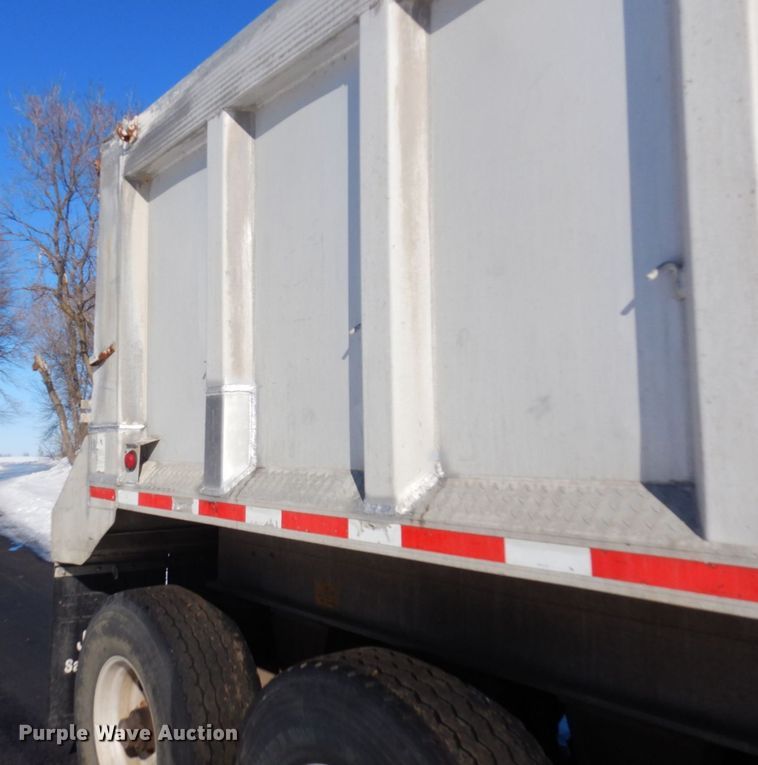 image for item KU9763 1999 East  end dump trailer