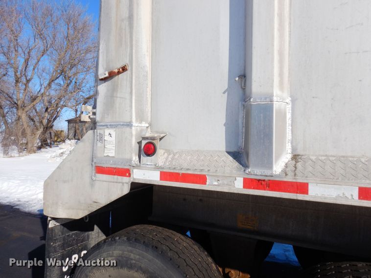 image for item KU9763 1999 East  end dump trailer