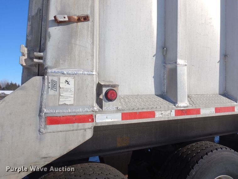 image for item KU9763 1999 East  end dump trailer