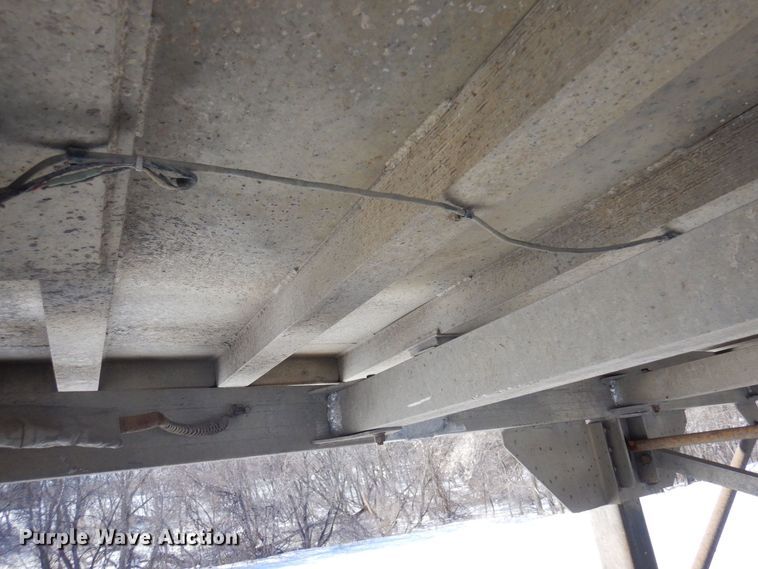 image for item KU9763 1999 East  end dump trailer