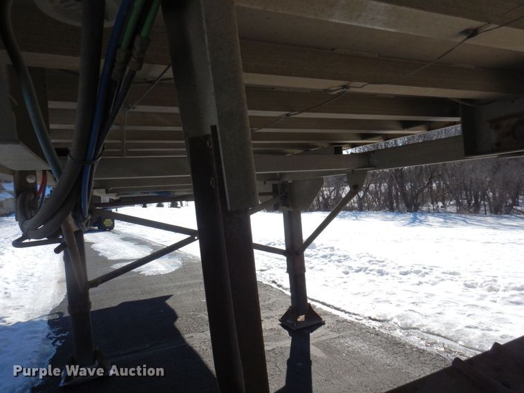 image for item KU9763 1999 East  end dump trailer