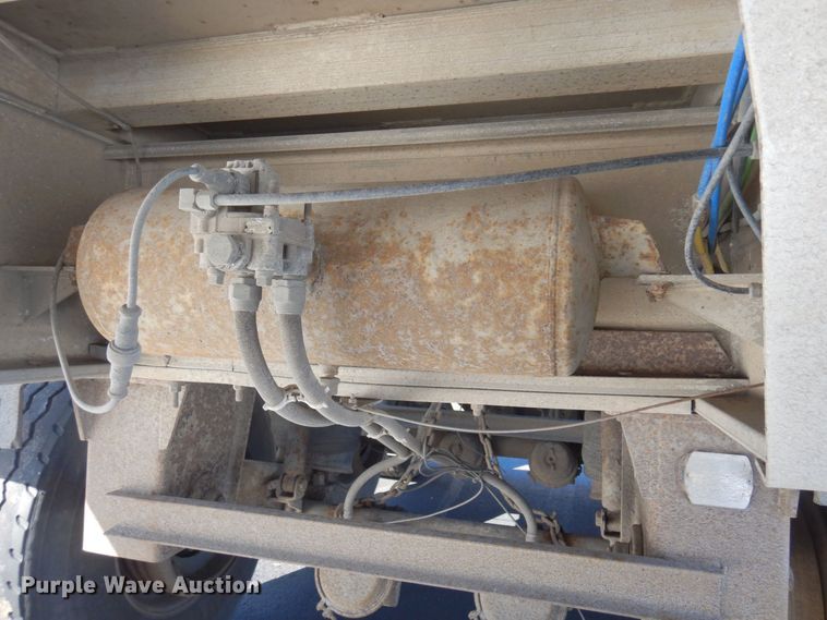 image for item KU9763 1999 East  end dump trailer