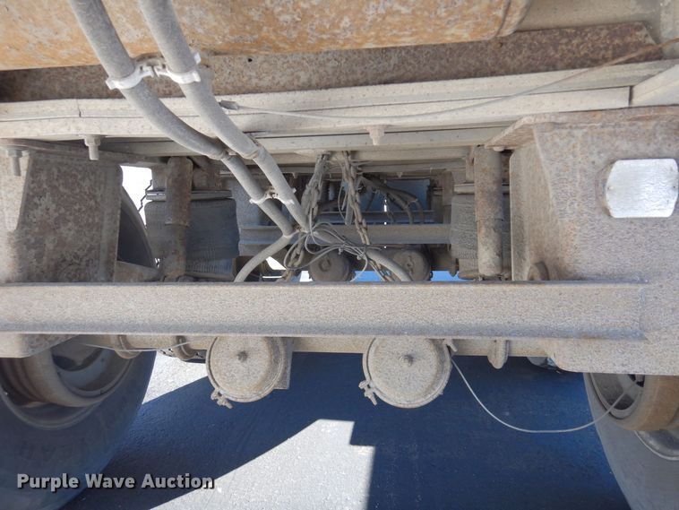 image for item KU9763 1999 East  end dump trailer