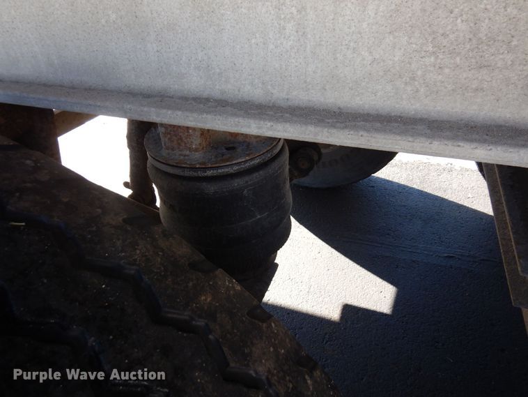 image for item KU9763 1999 East  end dump trailer