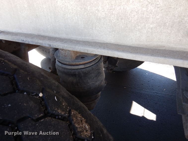 image for item KU9763 1999 East  end dump trailer