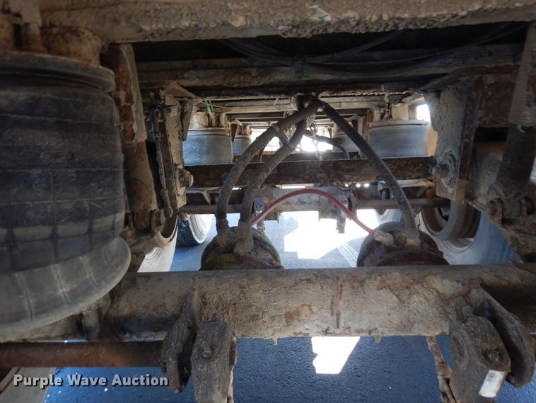 image for item KU9763 1999 East  end dump trailer