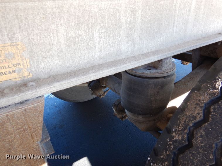 image for item KU9763 1999 East  end dump trailer