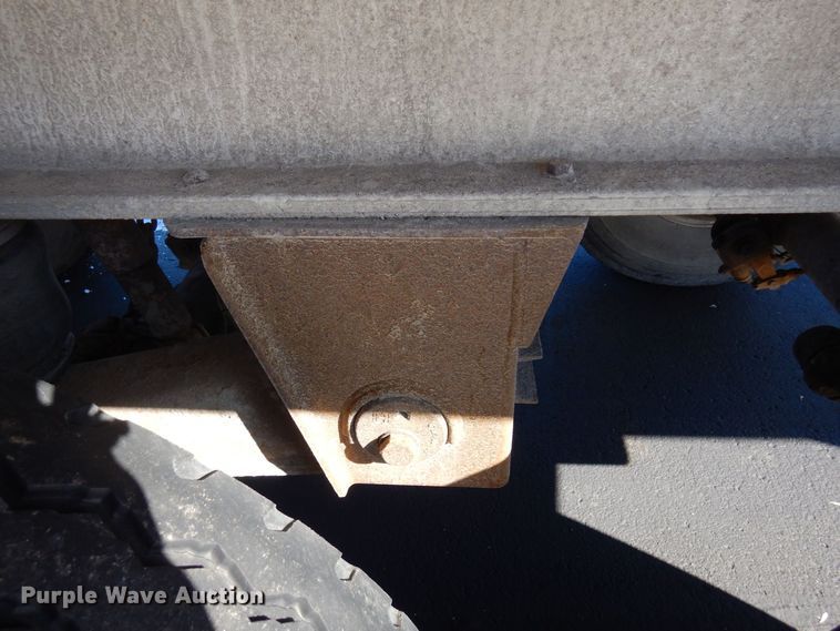 image for item KU9763 1999 East  end dump trailer