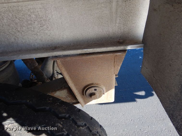 image for item KU9763 1999 East  end dump trailer