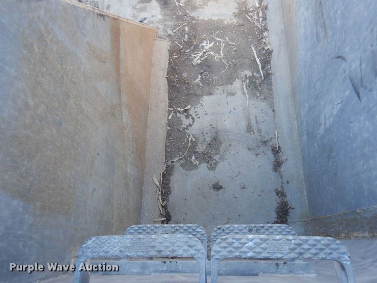 image for item KU9763 1999 East  end dump trailer