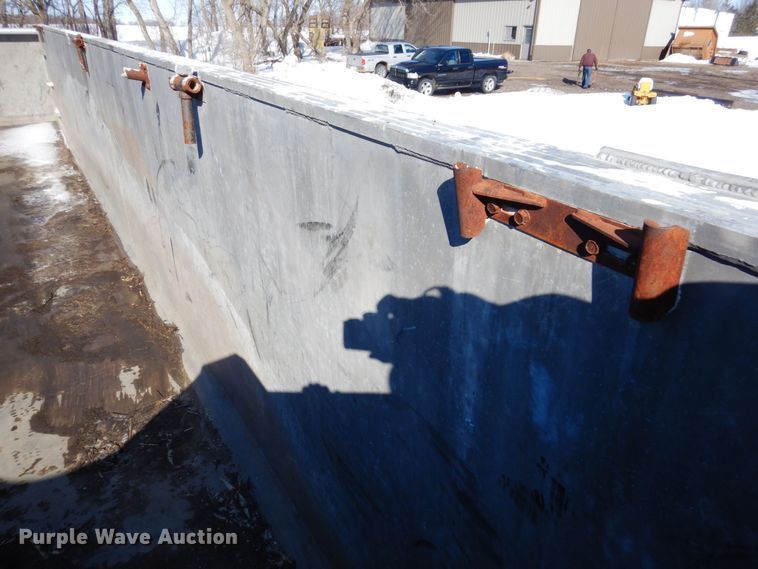 image for item KU9763 1999 East  end dump trailer